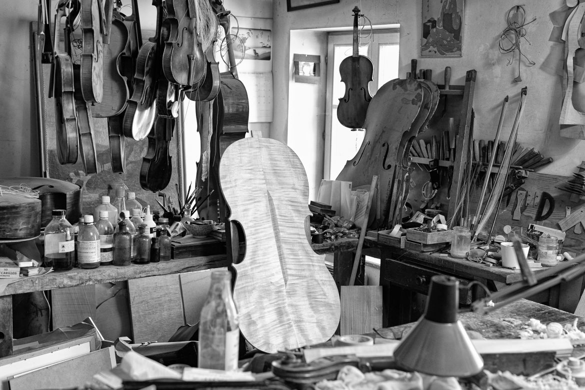 04-luthier