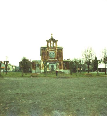 Crusnes Kirche aus Metall